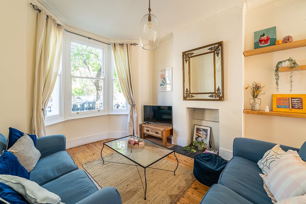 Property photo 2 of 25