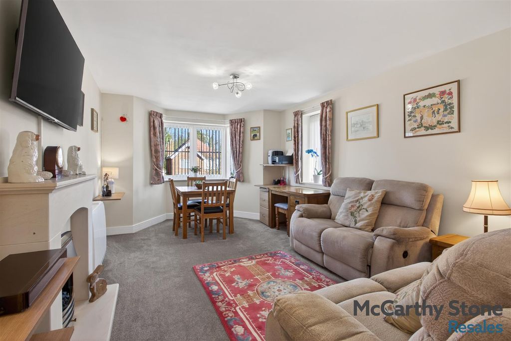 Property photo 2 of 25 8682473-Interior10.Jpg