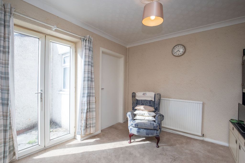 Property photo 3 of 27