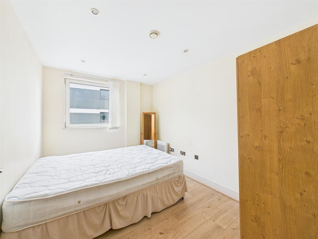 Property photo 3 of 6 Cam04237G0-Pr0124-Still006.Jpg