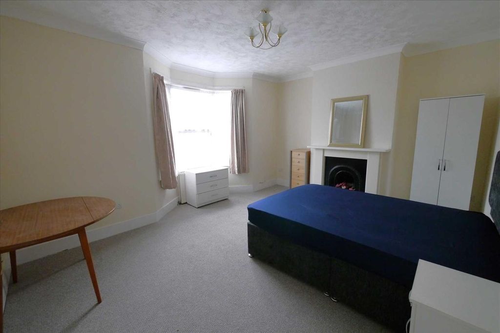 Property photo 3 of 6 Bedroom