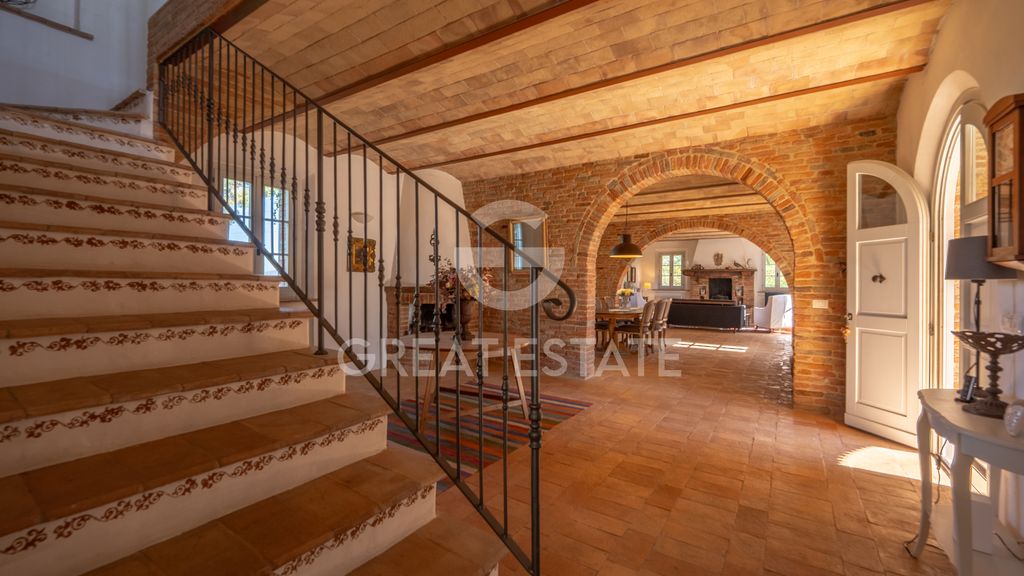 Property photo 2 of 54 Interiors