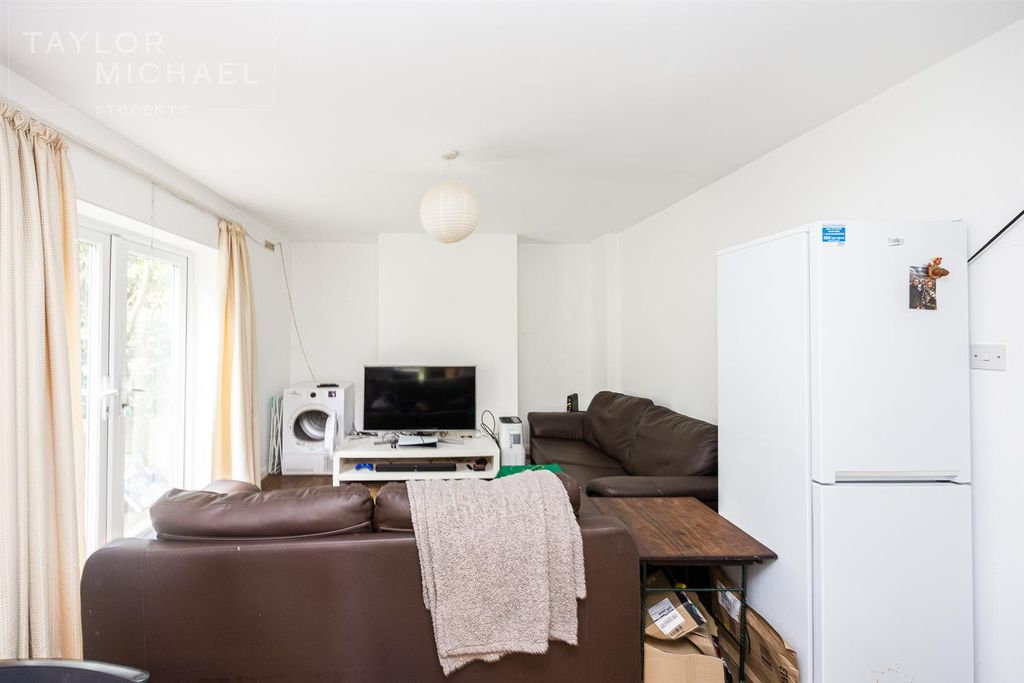 Property photo 2 of 12 Living Room