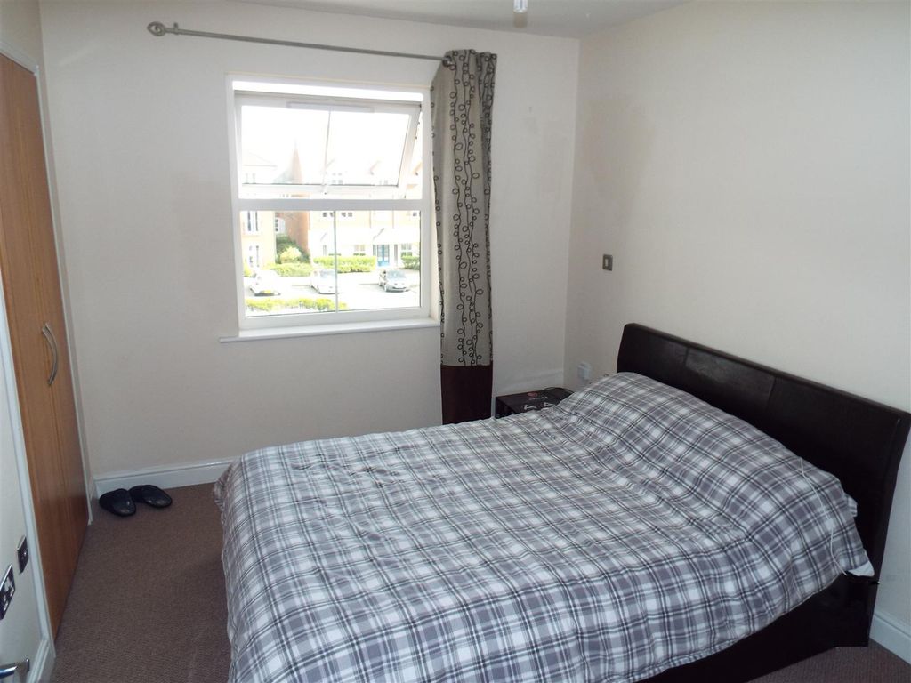 Property photo 3 of 7 Bedroom 1