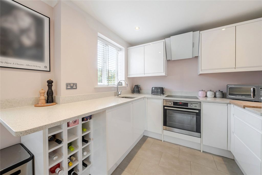 Property photo 2 of 16 Picture No. 11
