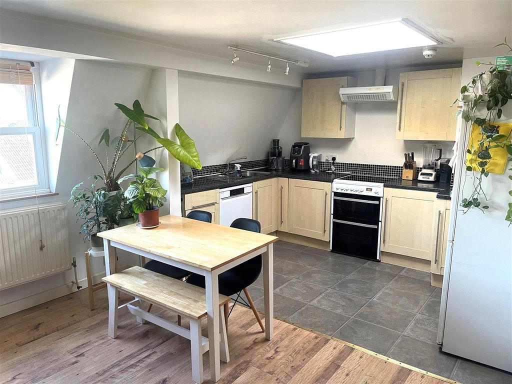 Property photo 3 of 12 Rec To Kit Alt.Jpg