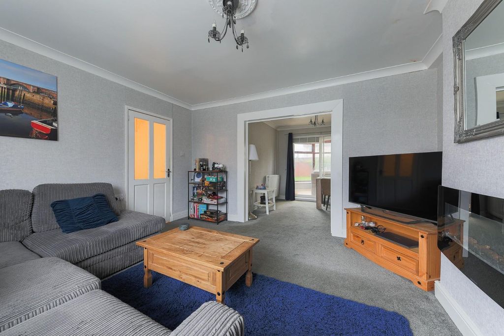 Property photo 2 of 18 Sitting Room.Jpg