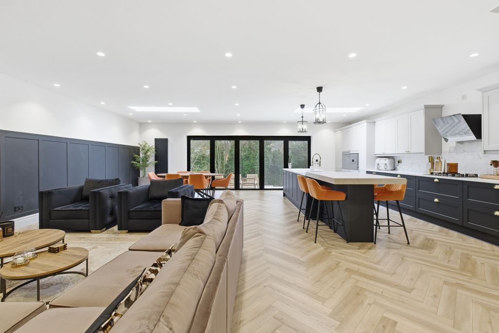 Property photo 1 of 28