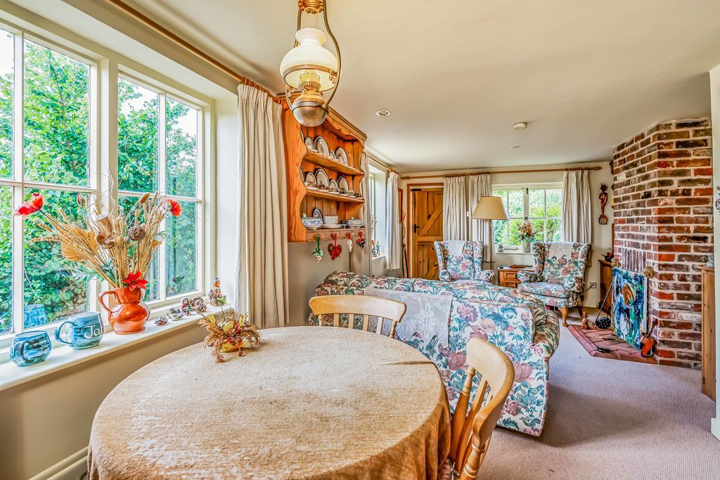 Property photo 3 of 17 Photo 8