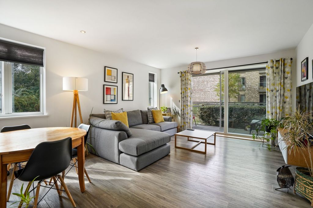 Property photo 2 of 25