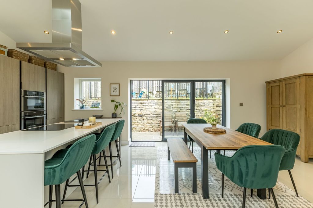 Property photo 2 of 27 Dining Kitchen