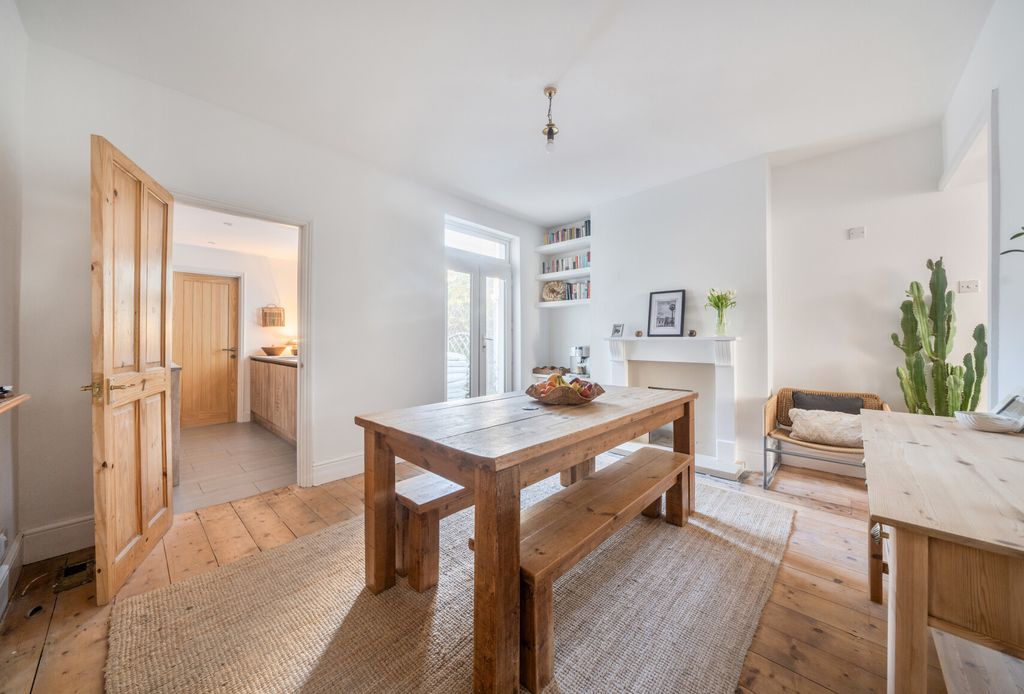 Property photo 1 of 18 1400288-5-696768d...