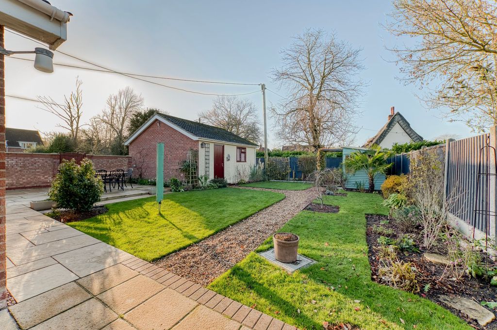 Property photo 2 of 27