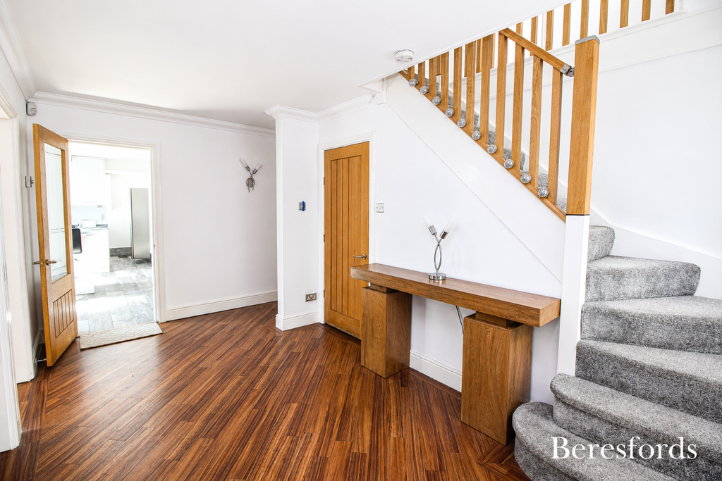 Property photo 2 of 23 Entrance Hall