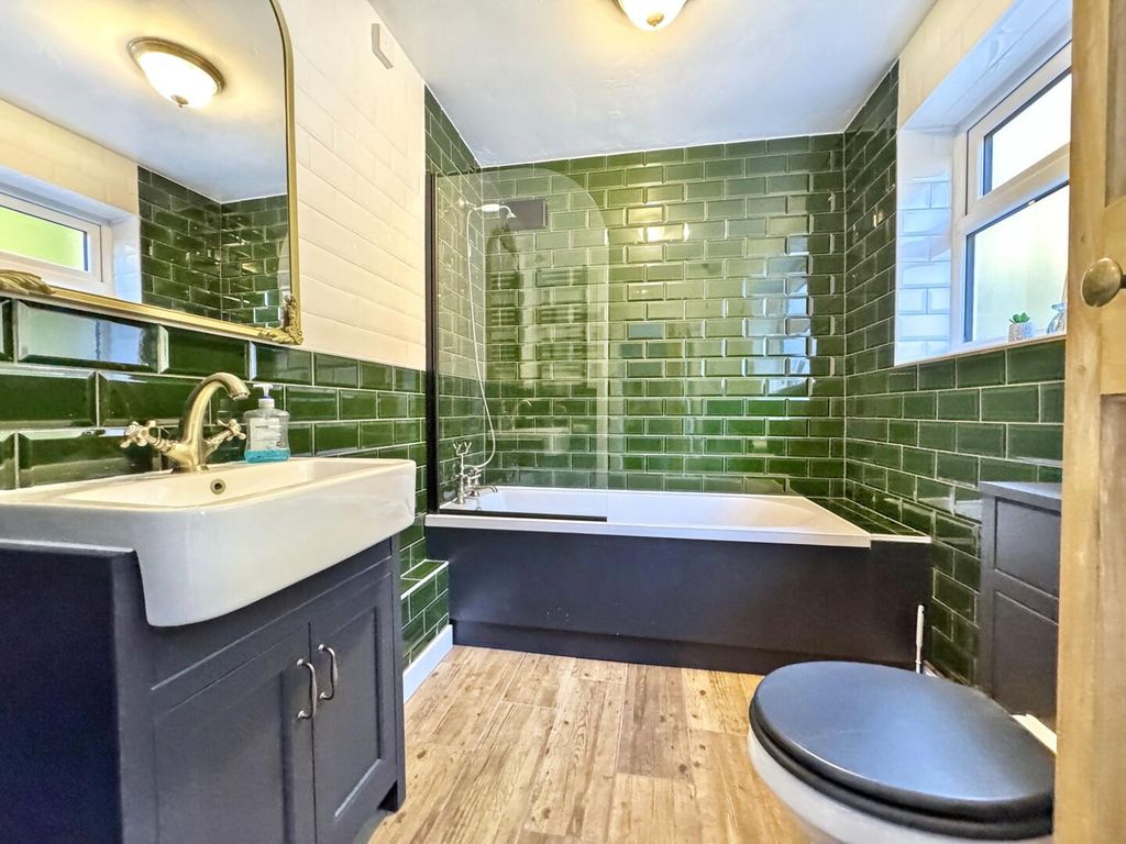 Property photo 3 of 13 Bathroom