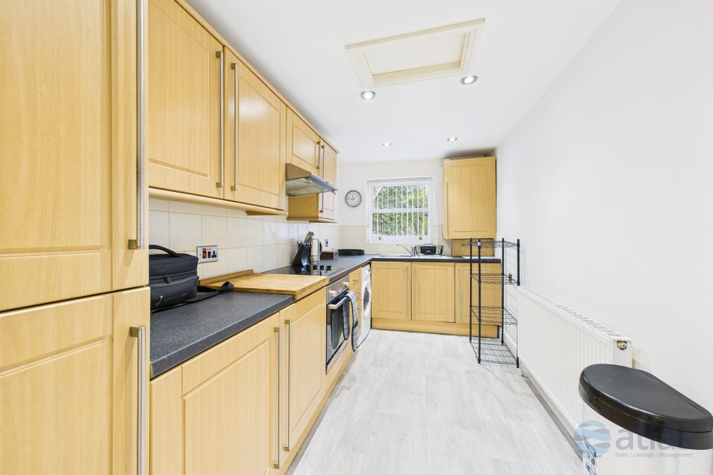 Property photo 3 of 9 Kitchen