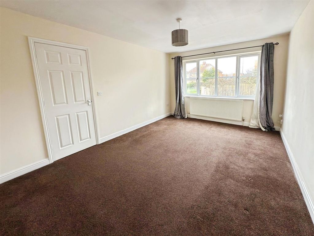 Property photo 3 of 15 Longbrooke Close (11).Jpg