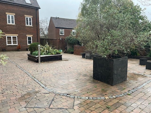 Property photo 2 of 11 Communal Garden