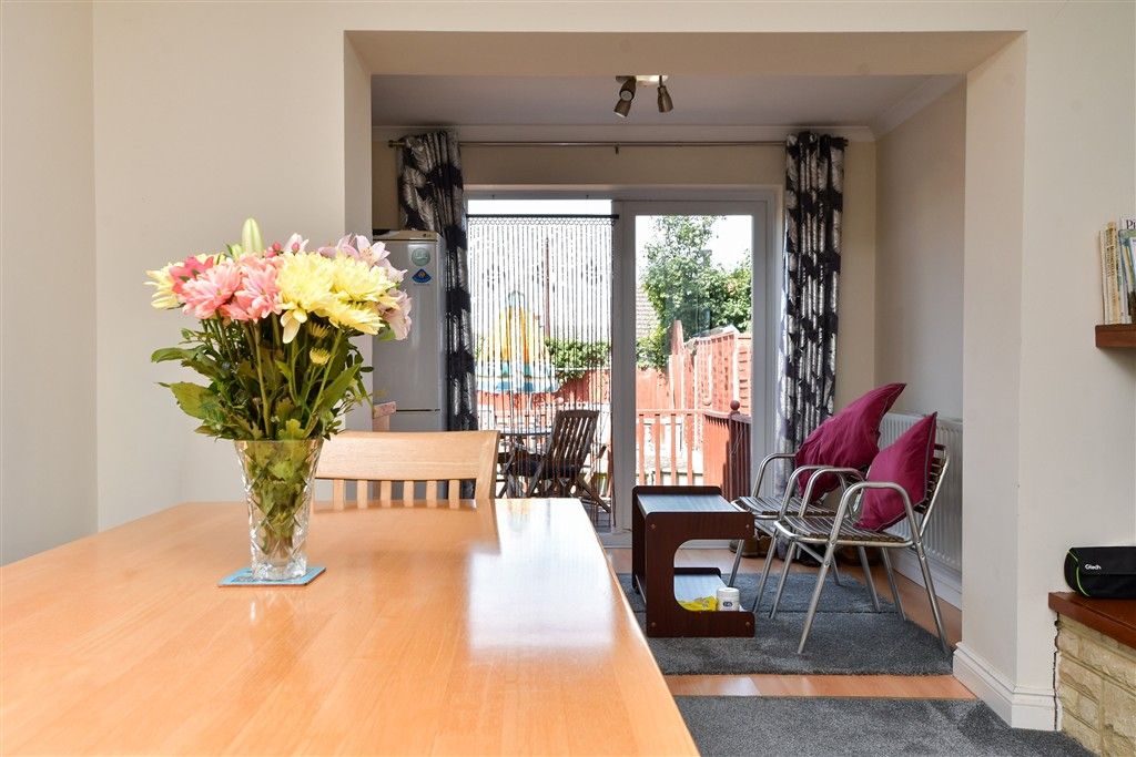 Property photo 3 of 18 Dining Area