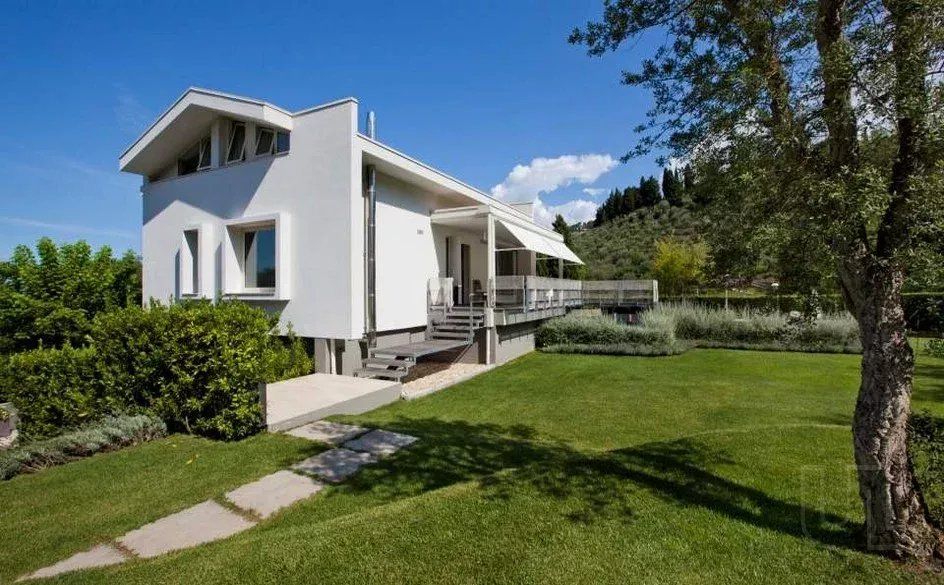 Property photo 1 of 9