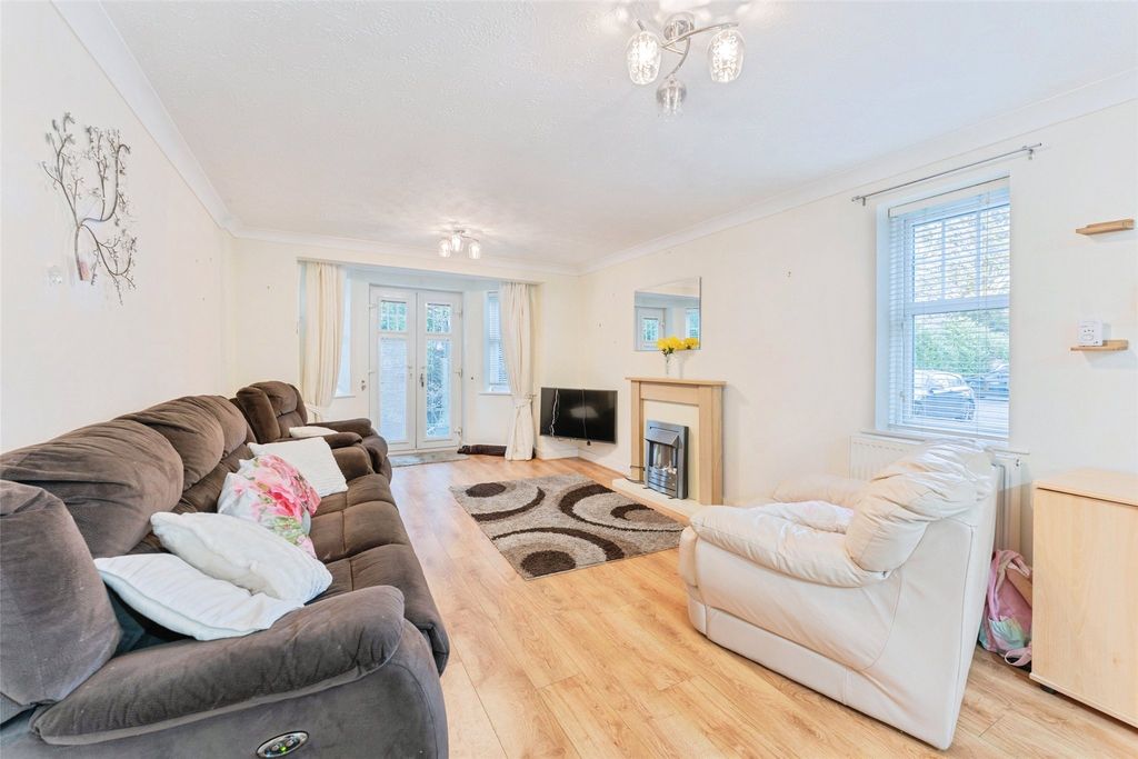 Property photo 2 of 12 Lounge