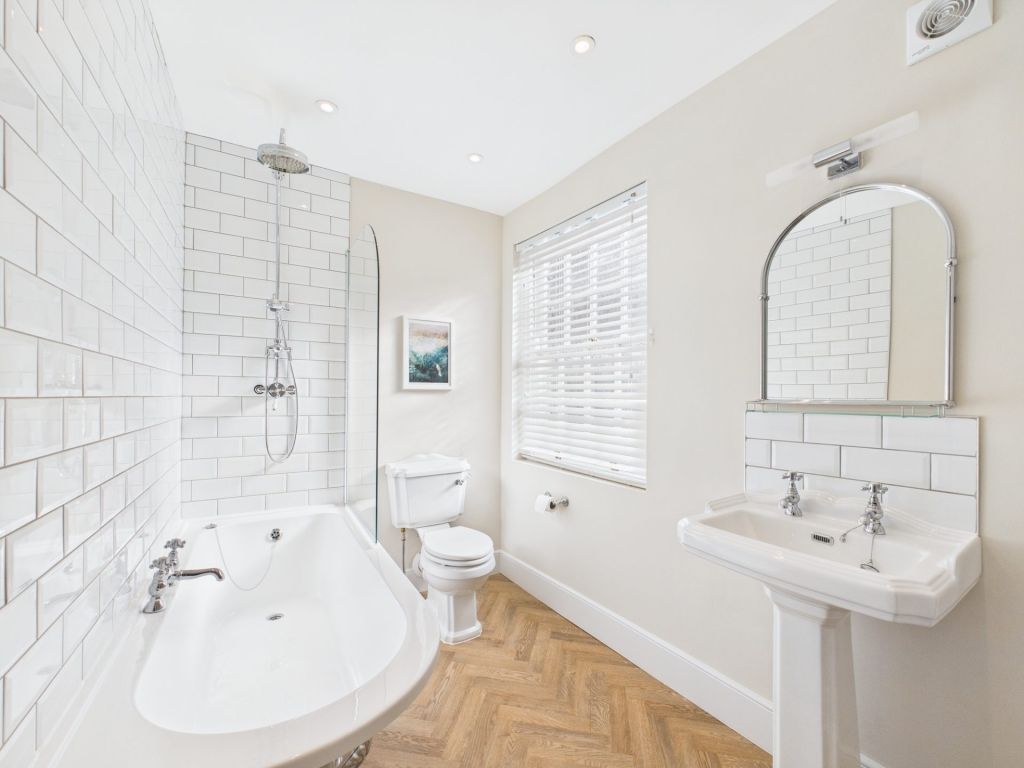 Property photo 2 of 32