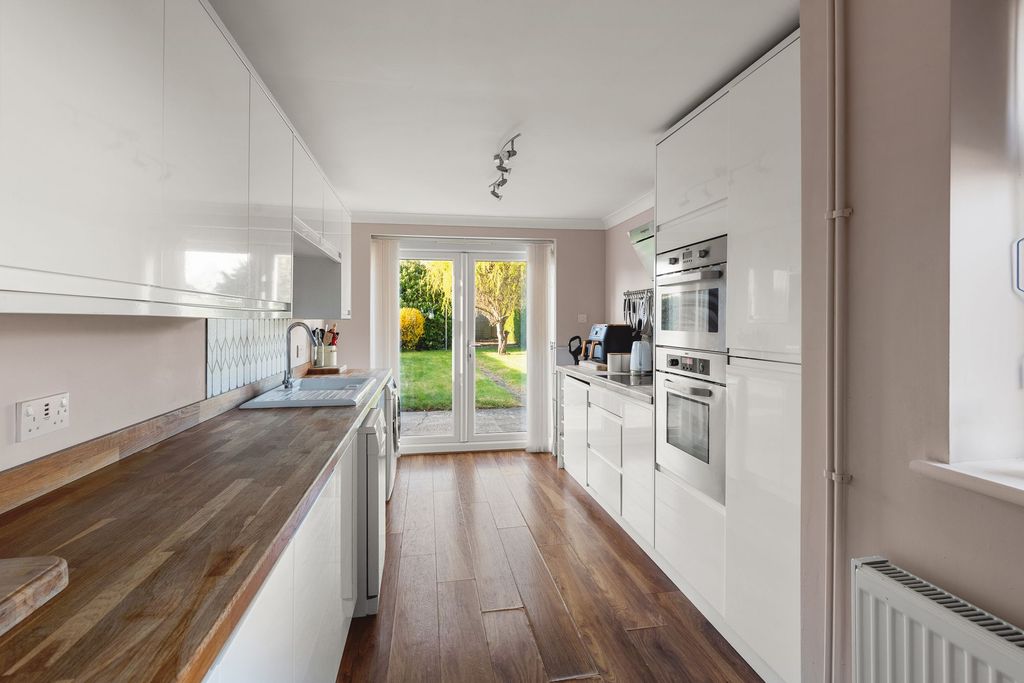 Property photo 2 of 21