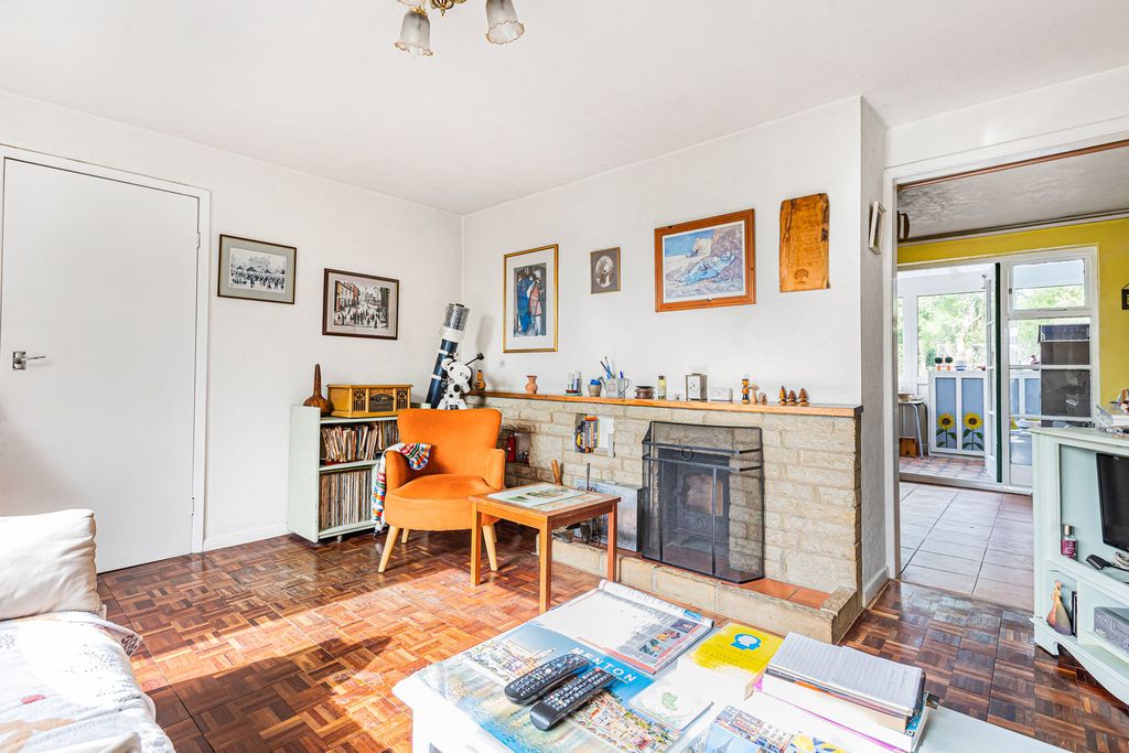 Property photo 3 of 21 Sitting Room