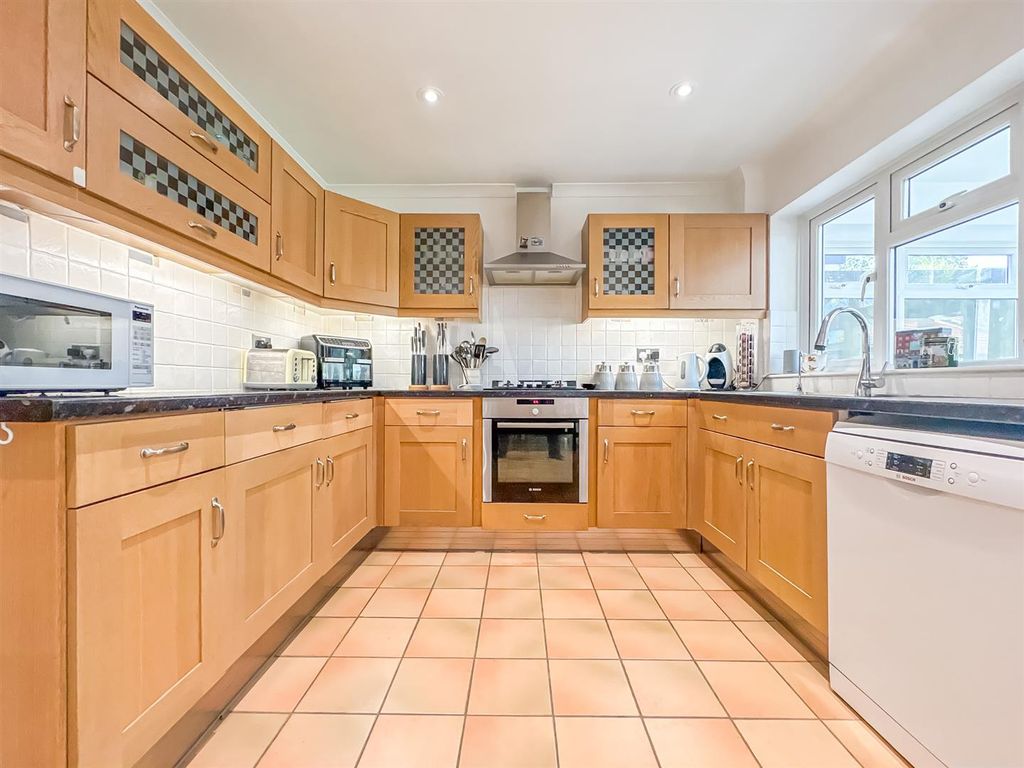 Property photo 2 of 24