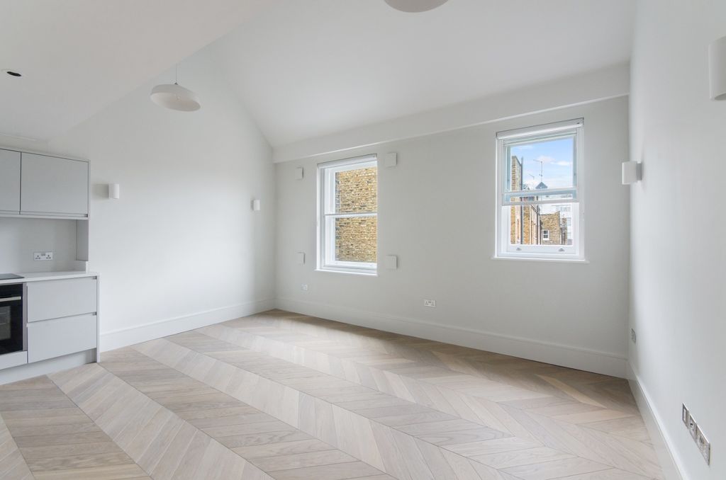 Property photo 3 of 9 954764