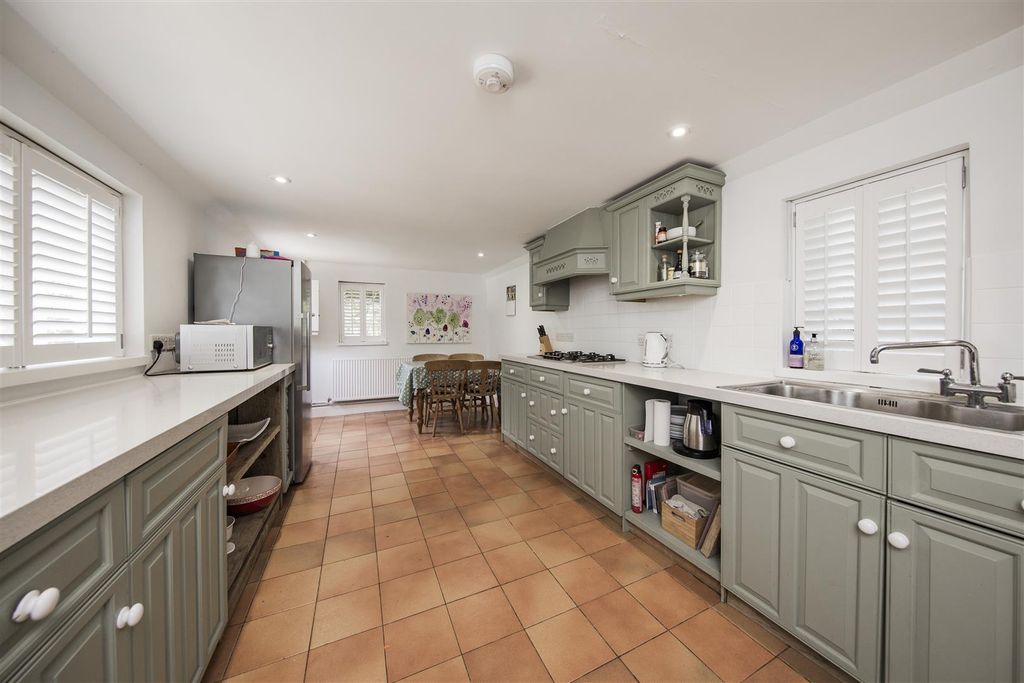 Property photo 2 of 47 Kitchen Breakfast Room