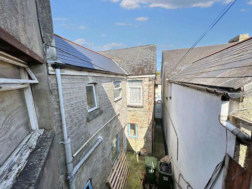 Property photo 3 of 25