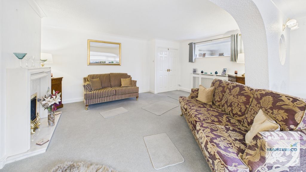 Property photo 3 of 27 Cam03663G0-Pr0217-Still009