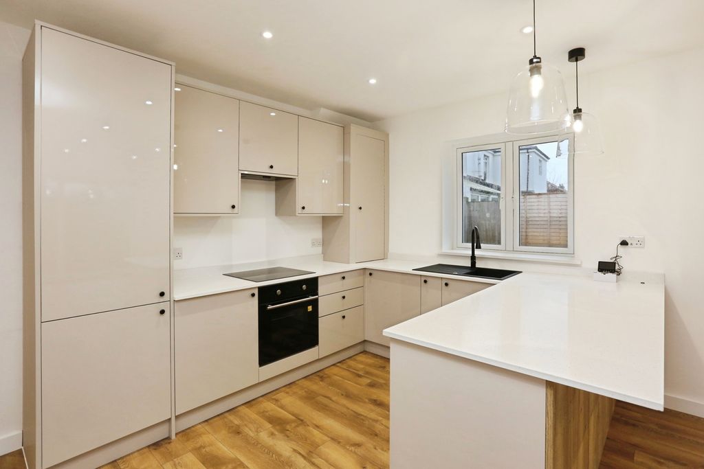 Property photo 2 of 21 Pbox-Img.Jpg