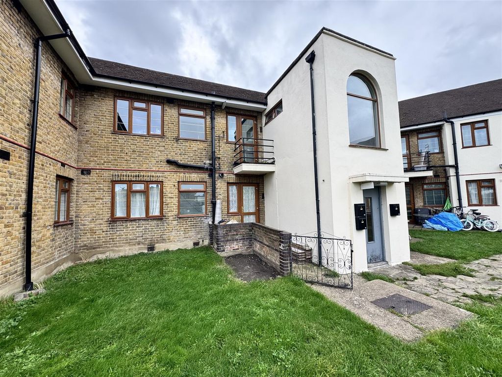 Property photo 3 of 4 Garden