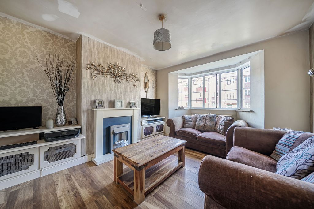 Property photo 2 of 15 Reception