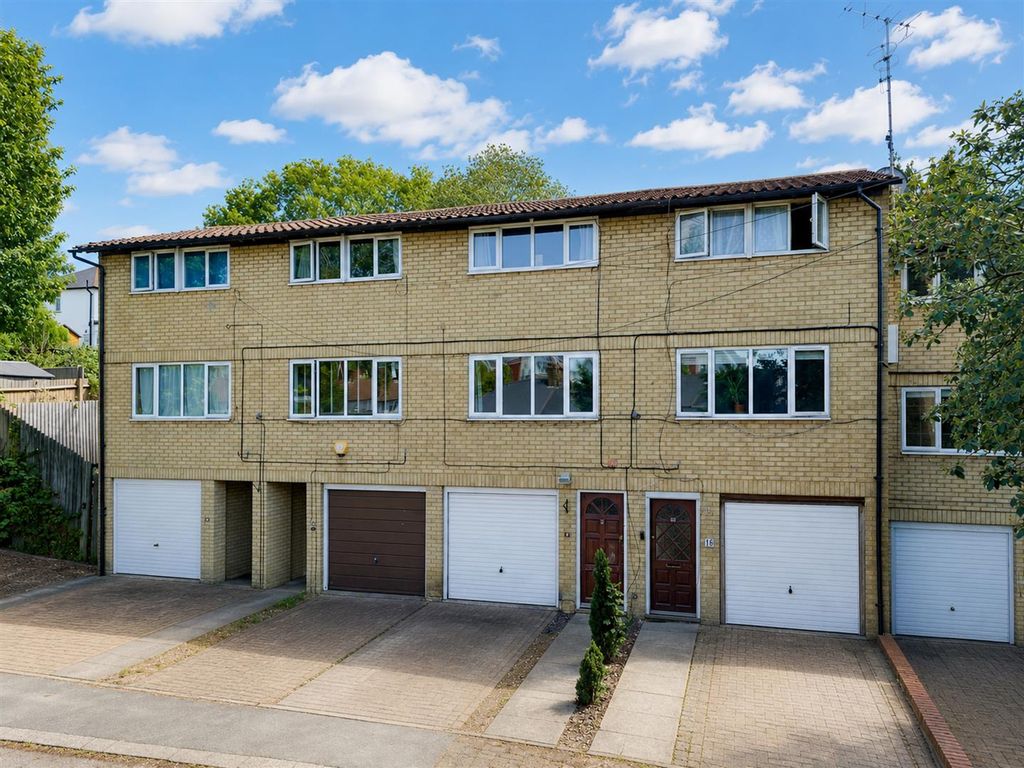 Property photo 1 of 14 17-Simmonds-Rise-18.Jpg