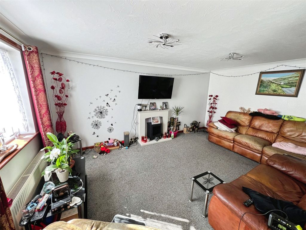Property photo 2 of 16 Picture No. 11