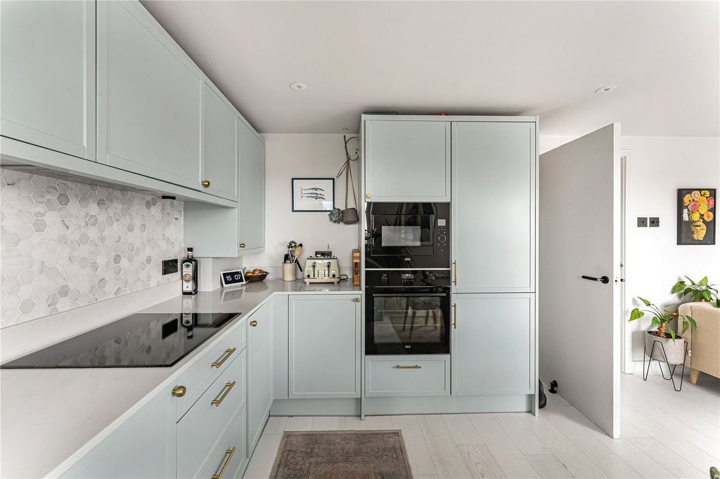 Property photo 3 of 16 Reception/Kitchen