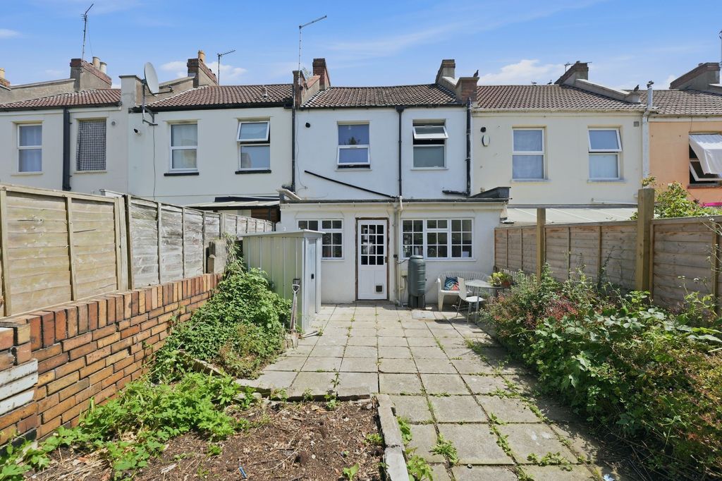Property photo 2 of 20