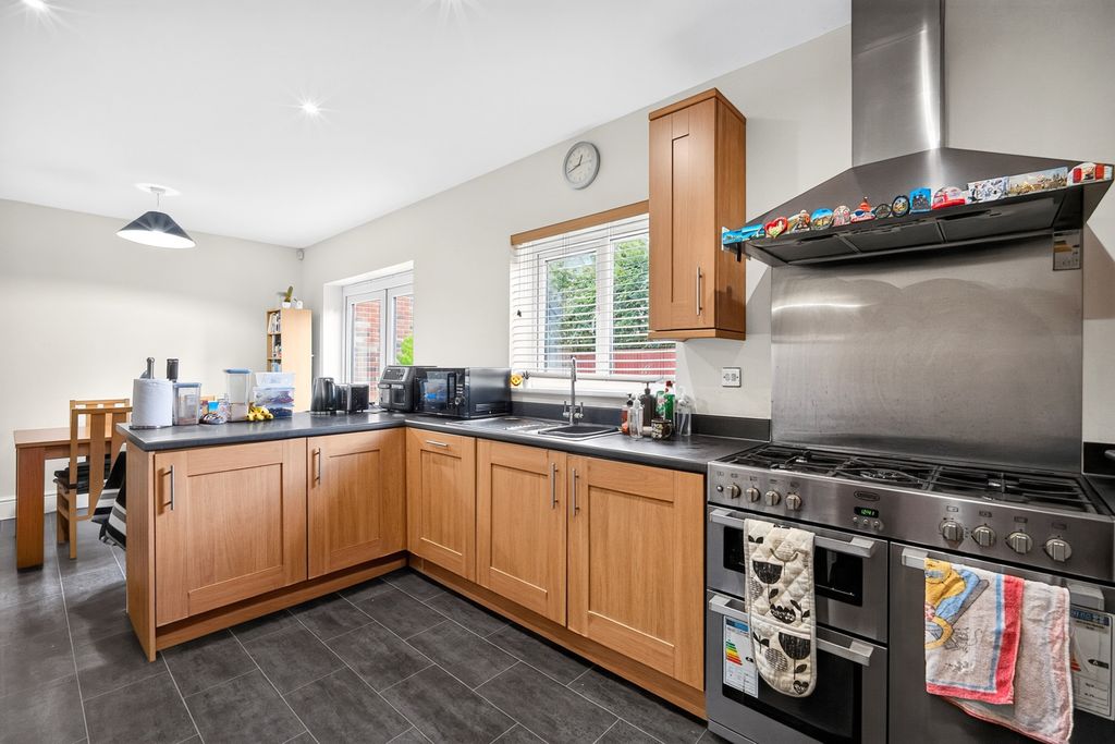 Property photo 3 of 15 Kitchen/Dining Room