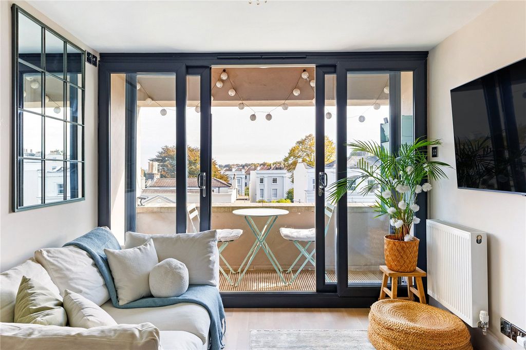 Property photo 2 of 13 Sitting Area