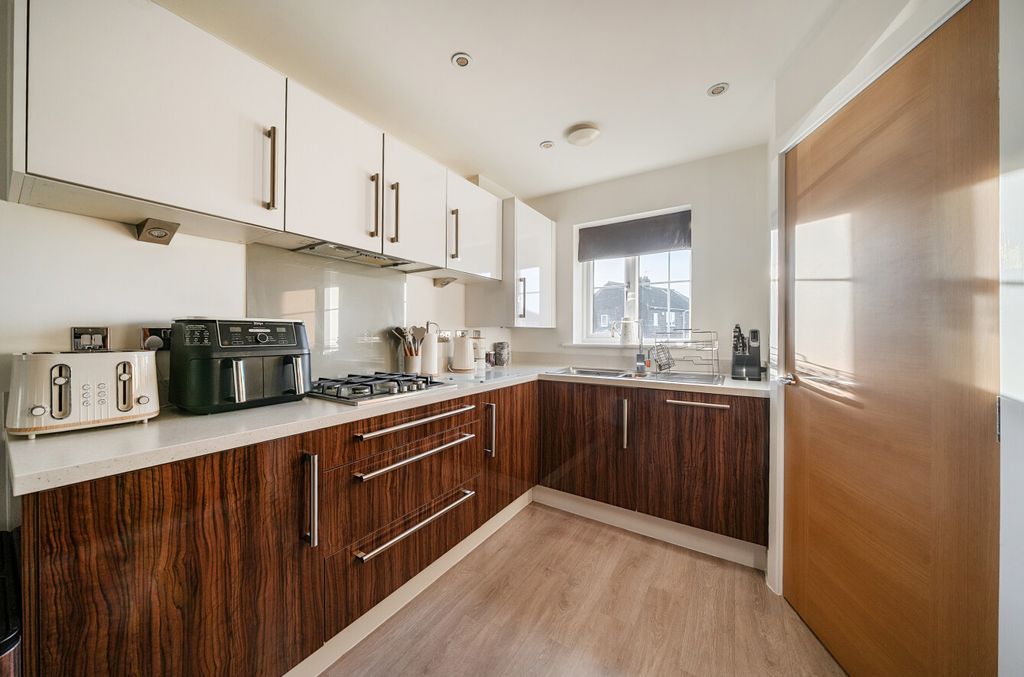 Property photo 3 of 18 1395338-10-695E2E...