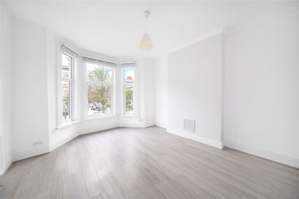 Property photo 2 of 17 Picture No. 05