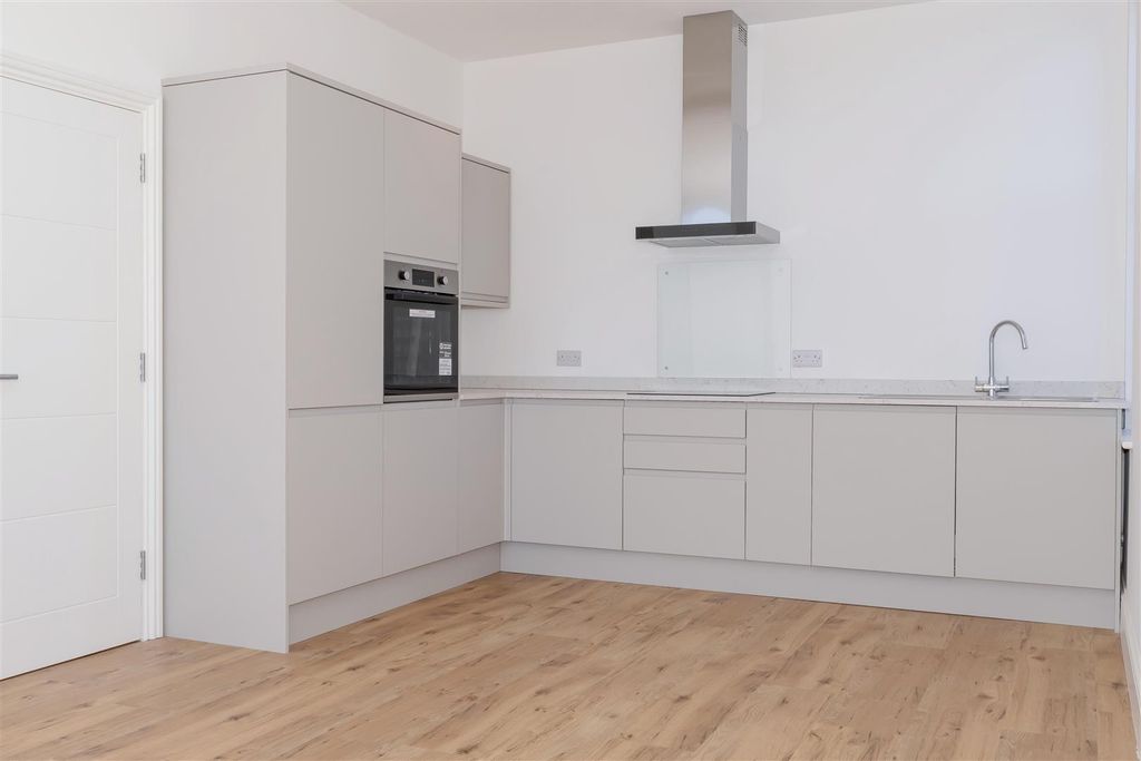 Property photo 2 of 9 Northcourt Flat 4_7.Jpg