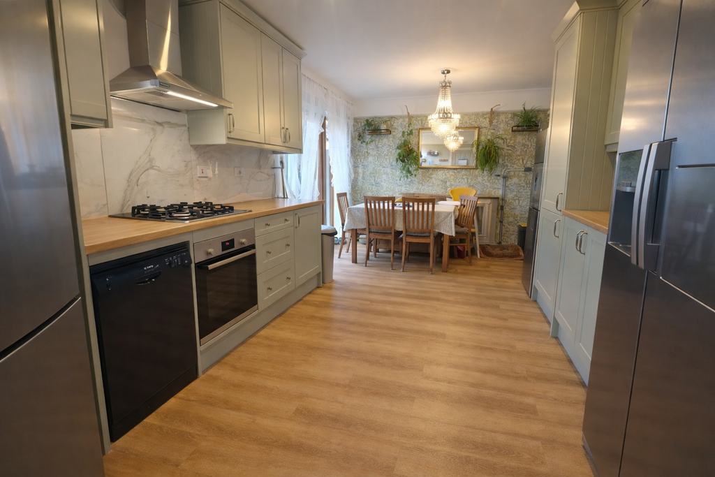 Property photo 3 of 23 Kitchen