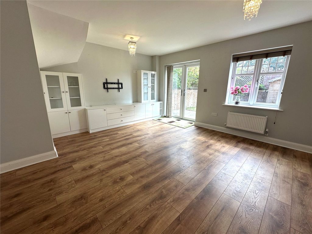 Property photo 2 of 14 Picture No. 04