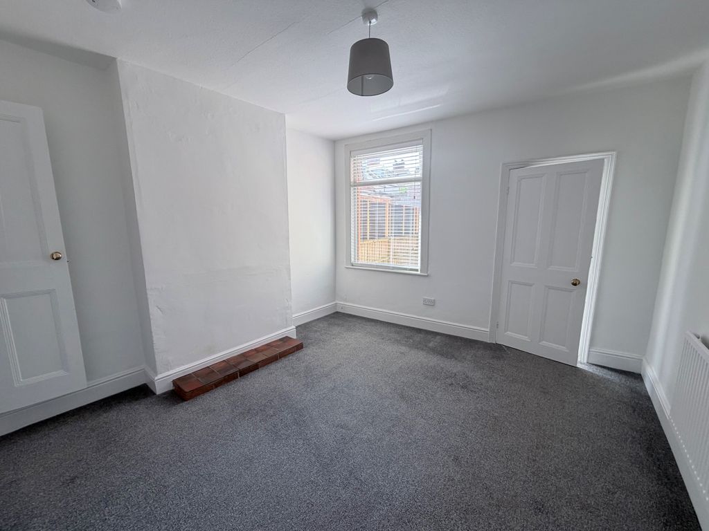 Property photo 3 of 8 Gallery