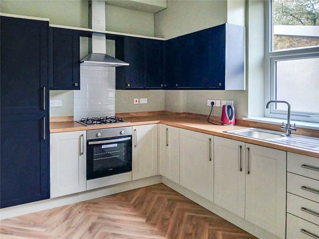 Property photo 3 of 13 Kitchen