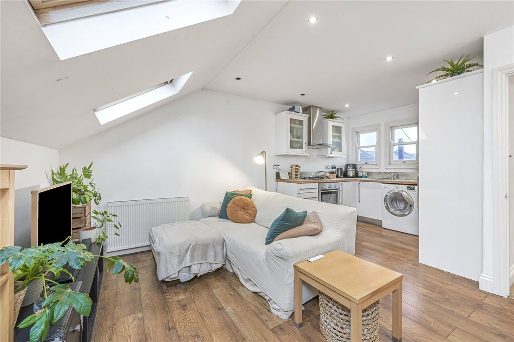 Property photo 3 of 13 Picture No. 17